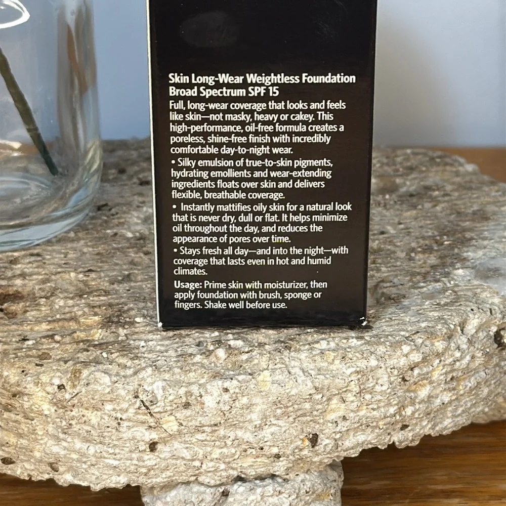 Bobbi Brown Skin Long-Wear Weightless Foundation in Warm Ivory/W-026 SPF‎ 15
